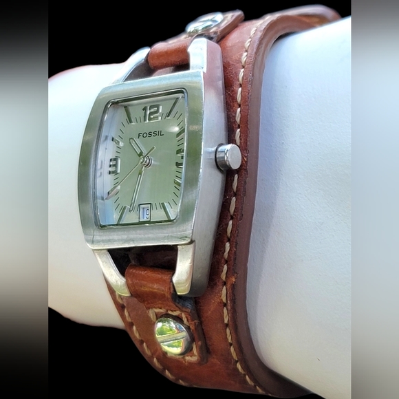 Ladies Fossil JR-8157 Watch - Picture 5 of 10